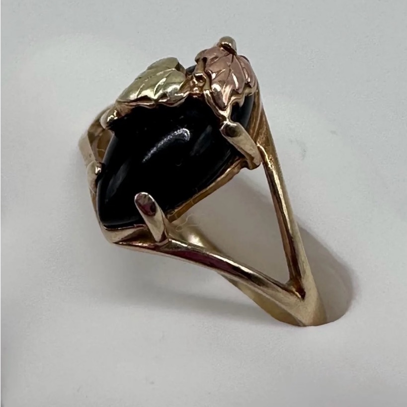 Elegant Black And Gold Women's Ring